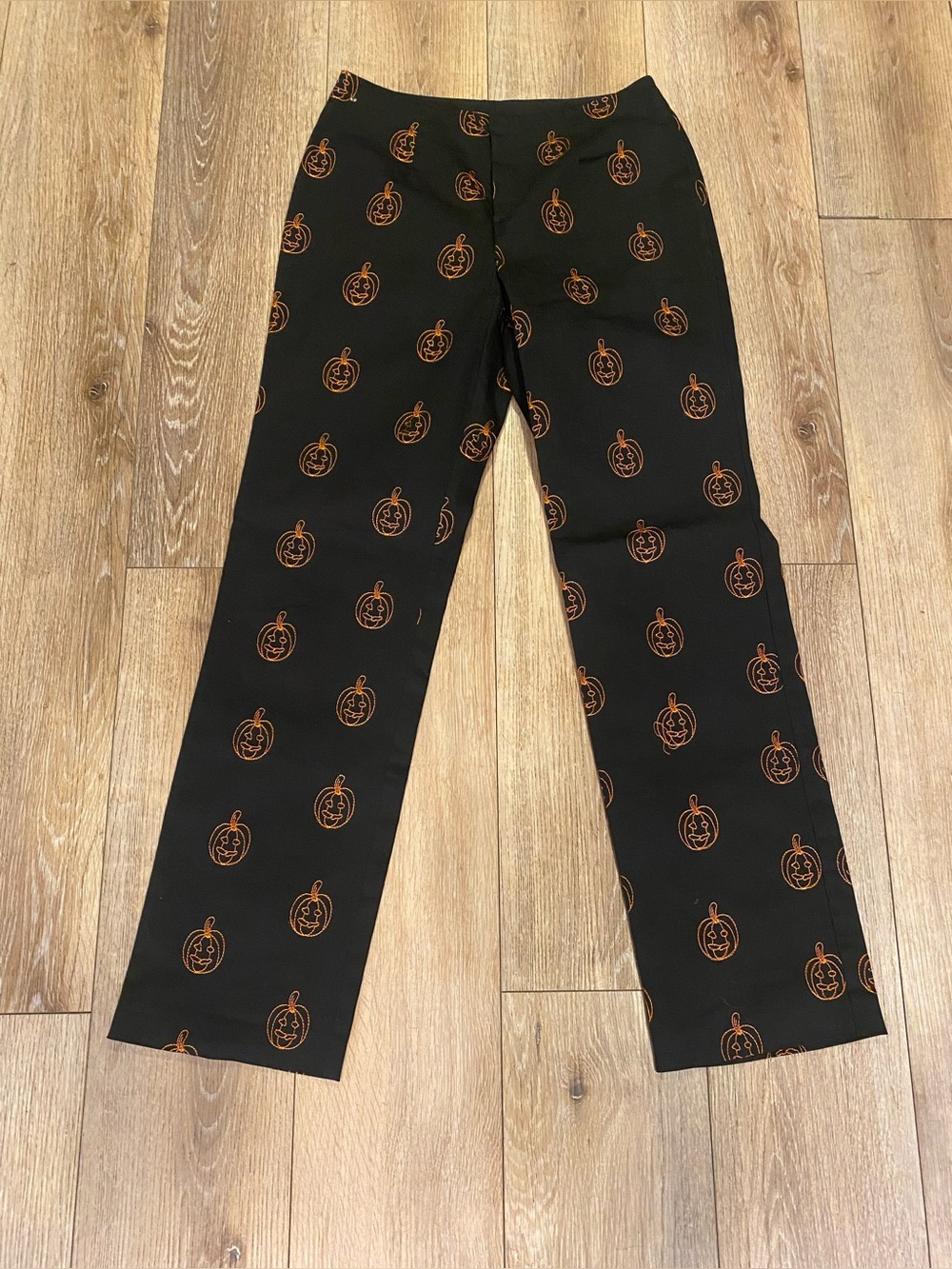 D.F.A. New York Halloween Jack-O’-Lantern Embroidered Pants — Size 4